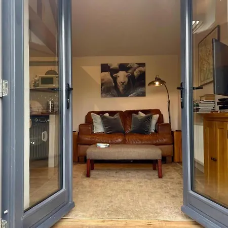 1 Bed In Penrith Oc-94069 펜션 워터밀록